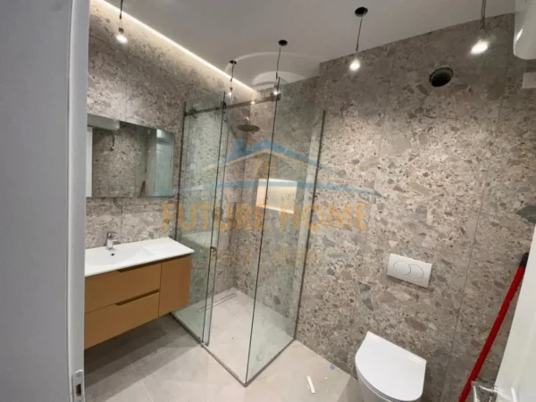 Tirane, shes Duplex 2+1 Kati 12-13, 210 m² (shallvaret)