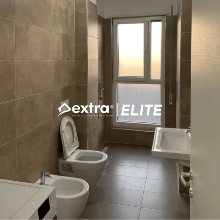 Tirane, jepet me qera apartament 1+1+Ballkon Kati 8, 78 m² 550 € 