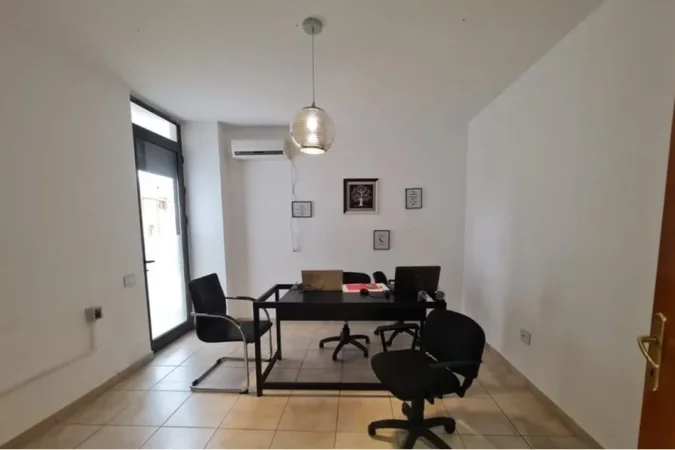 ambient per zyra, rrruga e barrikadave