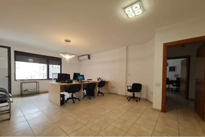 ambient per zyra, rrruga e barrikadave