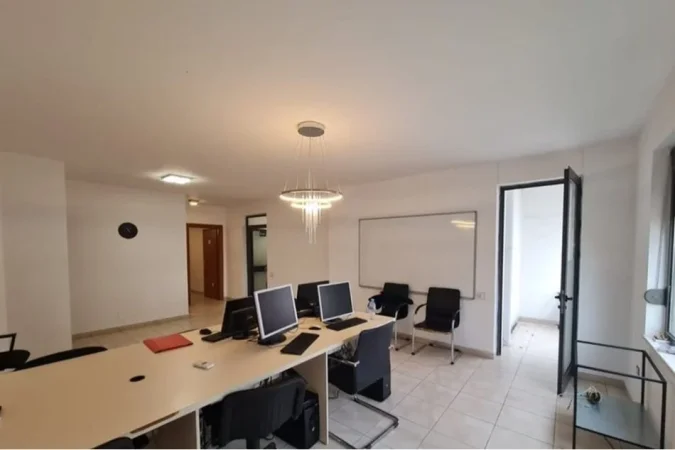 ambient per zyra, rrruga e barrikadave