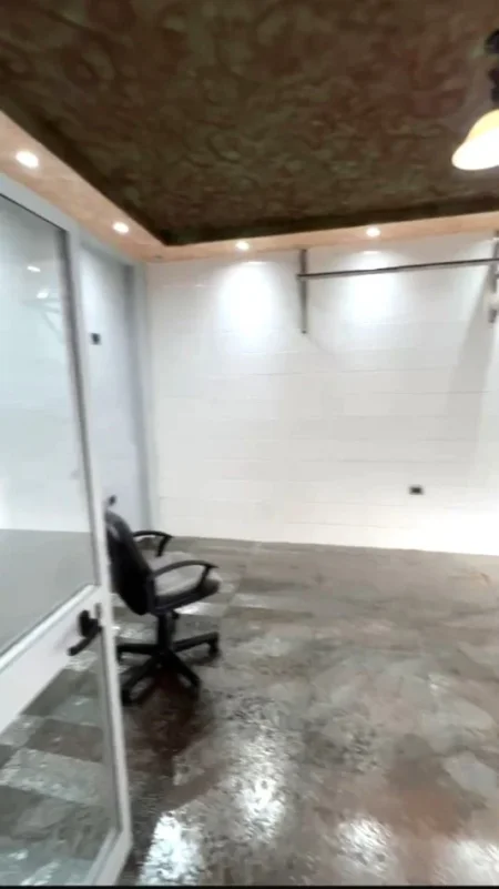 Jepet me Qera Ambient Biznesi tek Komuna e Parisit,   400 €URO