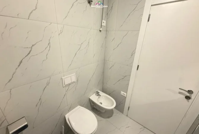 Tirane, jepet me qera apartament 1+1+Ballkon Kati 2, 60 m² 600 € (prane Spar)