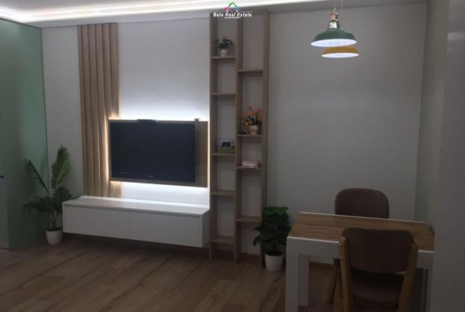 Tirane, jepet me qera apartament 1+1+Ballkon Kati 3, 60 m² 600 € (prane Kristal Center)
