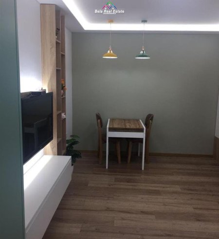 Tirane, jepet me qera apartament 1+1+Ballkon Kati 3, 60 m² 600 € (prane Kristal Center)