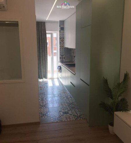 Tirane, jepet me qera apartament 1+1+Ballkon Kati 3, 60 m² 600 € (prane Kristal Center)