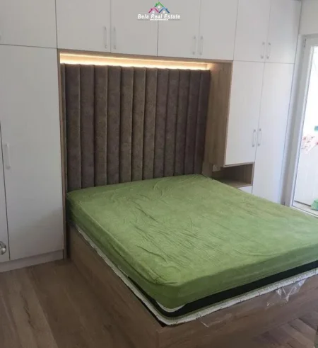 Tirane, jepet me qera apartament 1+1+Ballkon Kati 3, 60 m² 600 € (prane Kristal Center)