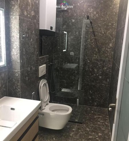 Tirane, jepet me qera apartament 1+1+Ballkon Kati 3, 60 m² 600 € (prane Kristal Center)