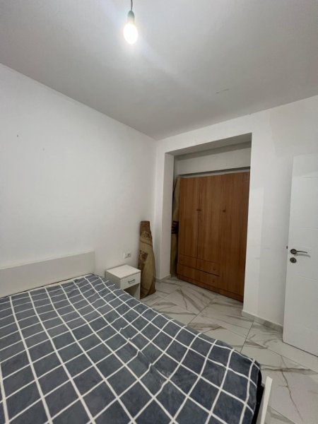 Tirane, jepet me qera apartament 1+1 Kati 0, 60 m² 300 € (astir)