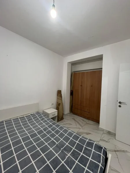 Tirane, jepet me qera apartament 1+1 Kati 0, 60 m² 300 € (astir)