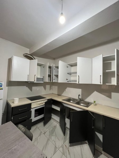 Tirane, jepet me qera apartament 1+1 Kati 0, 60 m² 300 € (astir)