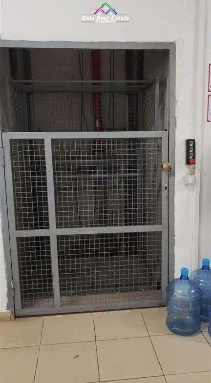 Tirane, jepet me qera magazine Kati 0, 900 m² 3.150 € (tek Ish Fabrika e Qelqit)