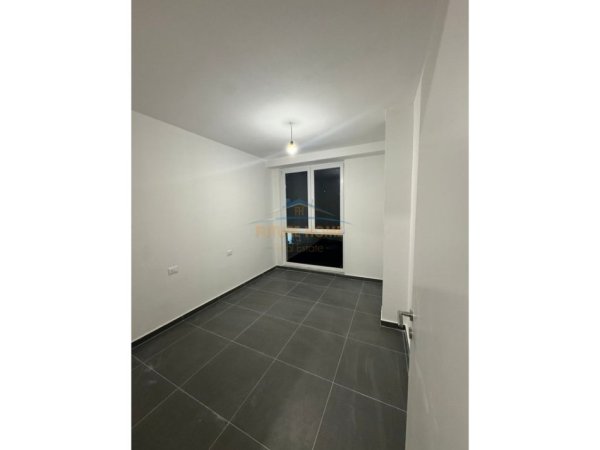 Tirane, jepet me qera apartament 3+1 Kati 2, 108 m² 575 € 