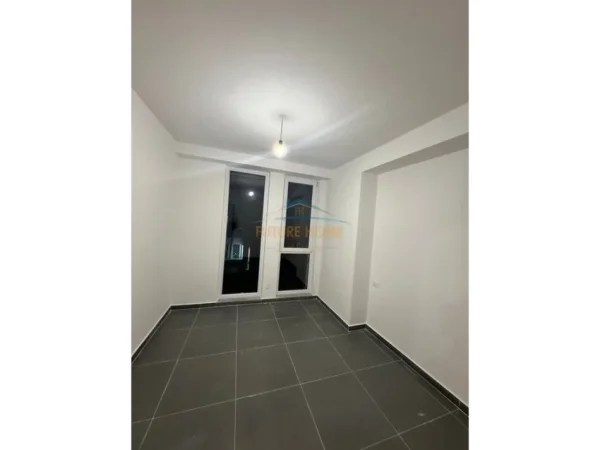 Tirane, jepet me qera apartament 3+1 Kati 2, 108 m² 575 € 