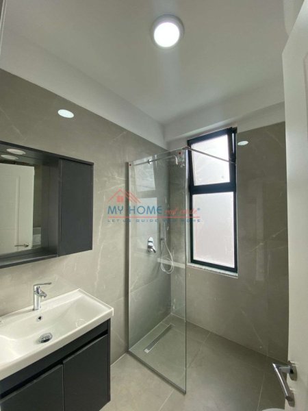 Tirane, jepet me qera apartament 1+1+Ballkon Kati 7, 60 m² 570 € (Rruga e Kavajes)