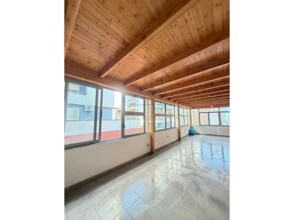 Tirane, jepet me qera apartament 2+1+Ballkon Kati 2, 160 m² 550 € (YZBERISHT)