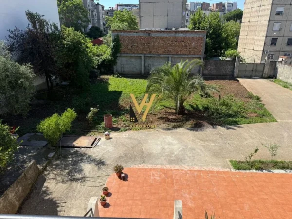 Tirane, jepet me qera Vile 3 Katshe Kati 0, 1.950 m² 2.000 € (ALLIAS)