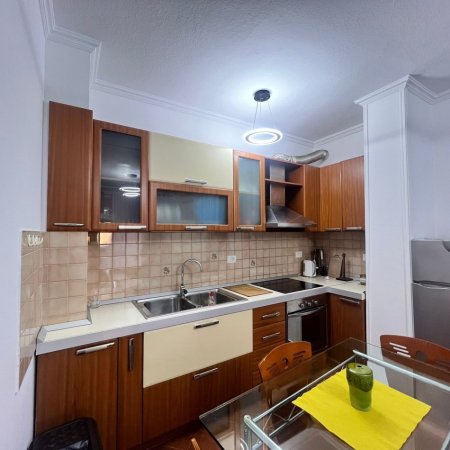 Tirane, jepet me qera apartament 1+1 Kati 8, 68 m² 650 € (Myslym Shyri)