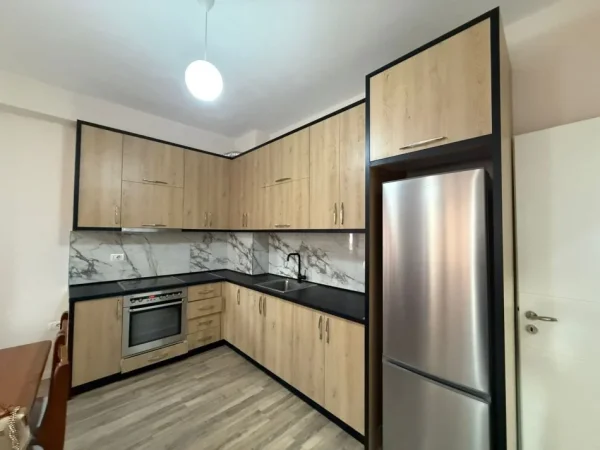 Tirane, jepet me qera apartament 2+1+2 +POST PARKIMI Kati 5, 98 m² 570 € (URBAN PLANING)