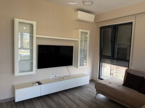Tirane, jap me qera apartament 1+1 Kati 6, 65 m² 550 € (Rruga e Elbasanit, prane Ekonomikut)