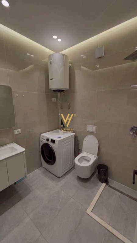 Tirane, jepet me qera apartament 2+1+Ballkon Kati 1, 95 m² 1.100 € (ROSE GARDEN, TEG)