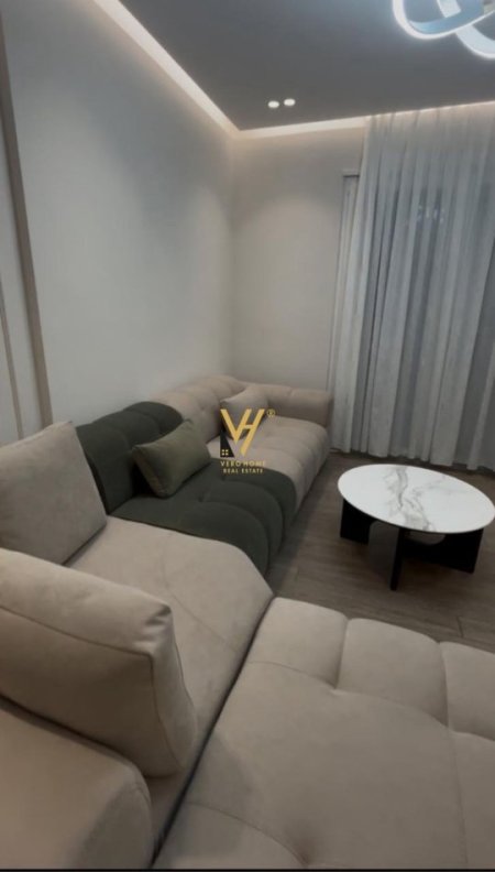 Tirane, jepet me qera apartament 2+1+Ballkon Kati 1, 95 m² 1.100 € (ROSE GARDEN, TEG)
