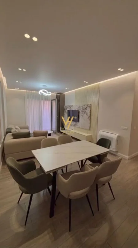 Tirane, jepet me qera apartament 2+1+Ballkon Kati 1, 95 m² 1.100 € (ROSE GARDEN, TEG)