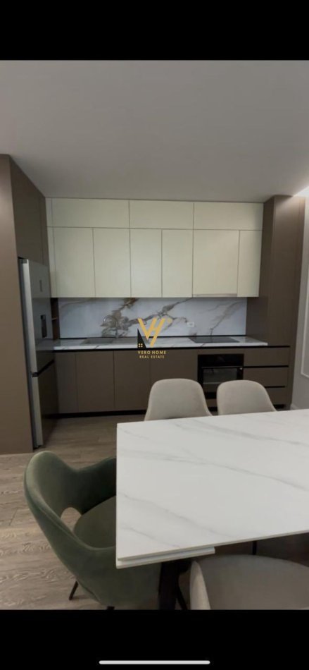 Tirane, jepet me qera apartament 2+1+Ballkon Kati 1, 95 m² 1.100 € (ROSE GARDEN, TEG)