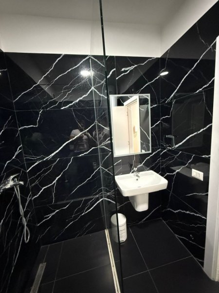 Tirane, jepet me qera apartament 1+1+Ballkon Kati 6, 65 m² 550 € (Fakulteti Ekonomik)