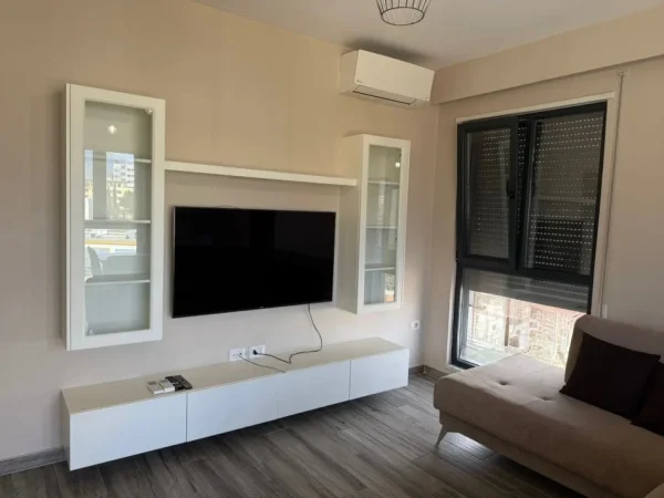 Tirane, jepet me qera apartament 1+1+Ballkon Kati 6, 65 m² 550 € (Fakulteti Ekonomik)