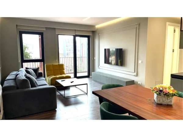 Tirane, jepet me qera apartament 3+1 Kati 5, 160 m² 2.000 € (Rruga e Kavajes)