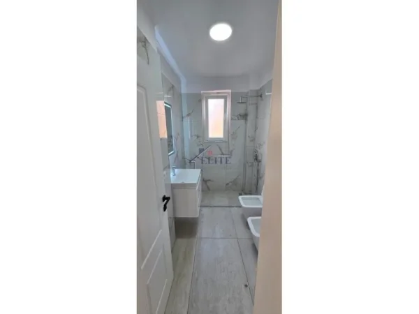 Tirane, shitet apartament 1+1 Kati 4, 59 m² 140.000 € (Prane hotel Mondial)