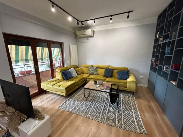 Tirane, jepet me qera apartament 1+1 , 