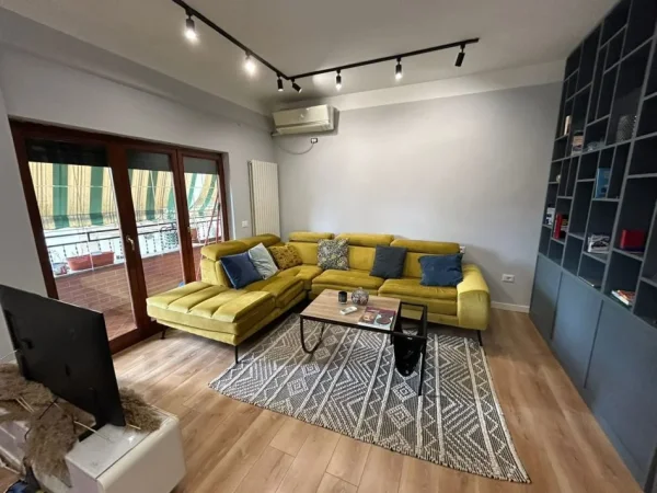 Tirane, jepet me qera apartament 1+1 , 