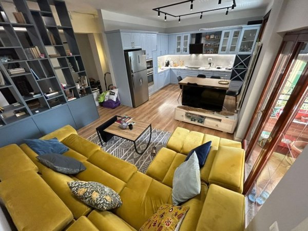 Tirane, jepet me qera apartament 1+1 , 