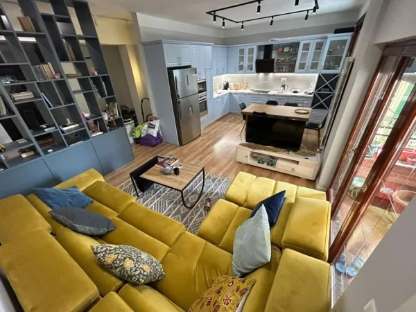 Tirane, jepet me qera apartament 1+1 , 