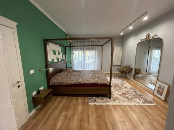 Tirane, jepet me qera apartament 1+1 , 