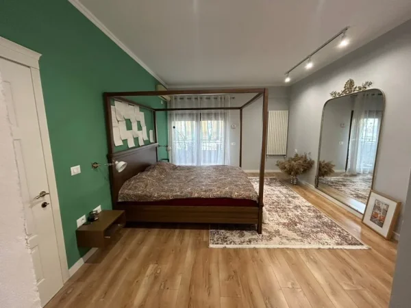 Tirane, jepet me qera apartament 1+1 , 