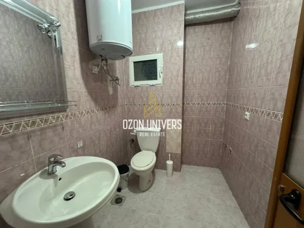 Tirane, jepet me qera apartament 3+1+Ballkon Kati 3, 120 m² 600 € (komuna e parisit)