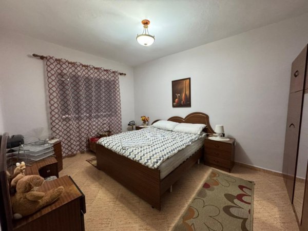 Tirane, jepet me qera apartament 2+1+Ballkon Kati 4, 80 m² 520 € (Laprake/Rr.Pandi Dardha)