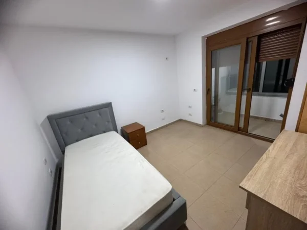Tirane, jepet me qera apartament 2+1+Ballkon Kati 1, 68 m² 700 € (Vasil Shanto)