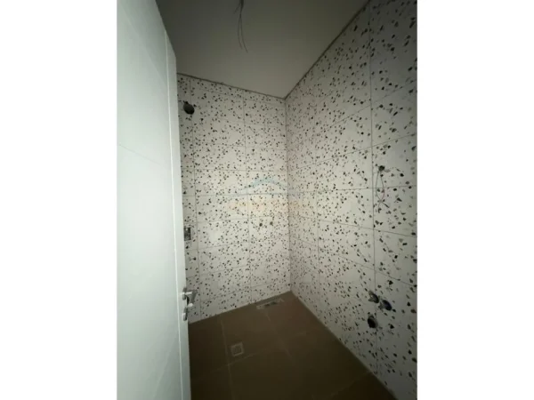 Tirane, shitet apartament 2+1 Kati 8, 106 m² 122.000 € (Univers City)