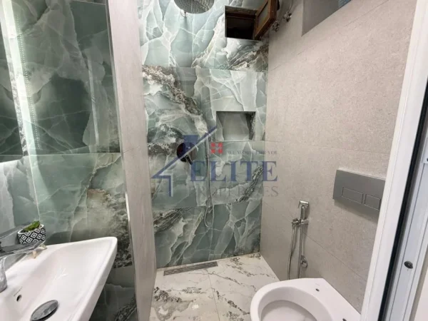 Tirane, shitet garsonier Kati 5, 34 m² 108.000 € (Rruga e Barrikadave)
