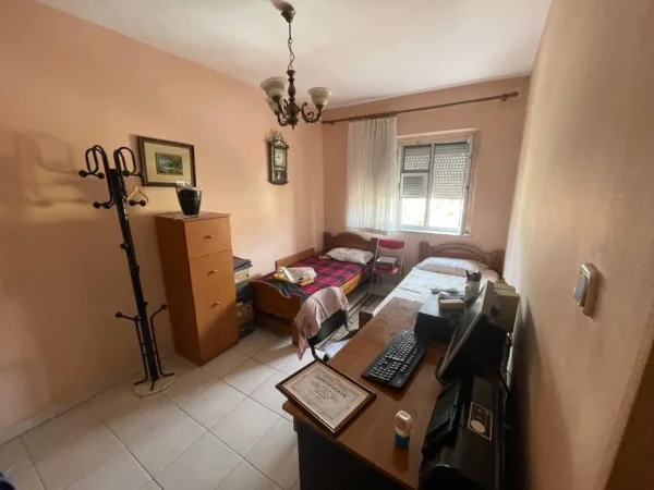 Tirane, jepet me qera apartament 3+1 Kati 6, 120 m² 500 € (mine peza)