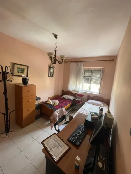 Tirane, jepet me qera apartament 3+1 Kati 6, 120 m² 500 € (mine peza)
