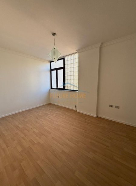 Tirane, shitet apartament 2+1 Kati 1, 105 m² 235.000 € (Rruga Ali Pashe Gucia)