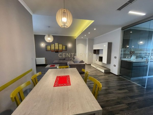 Tirane, jepet me qera apartament 2+1+Ballkon Kati 3, 111 m² 1.400 € (Liqeni Tiranes)