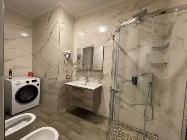 Tirane, jepet me qera apartament 2+1+Ballkon Kati 3, 111 m² 1.400 € (Liqeni Tiranes)