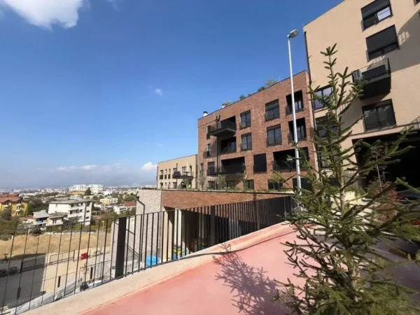 Tirane, shitet apartament 1+1 , 82 m² 137.000 € (kodra diellit 2 zgjerimi)