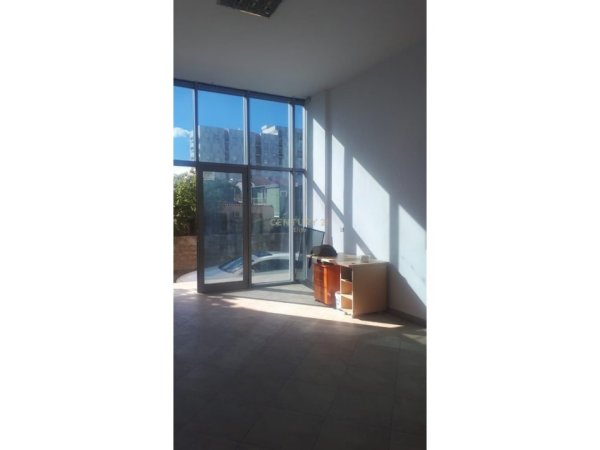 Tirane, shitet ambjent biznesi Kati 0, 42 m² 126.000 € (Laprake)
